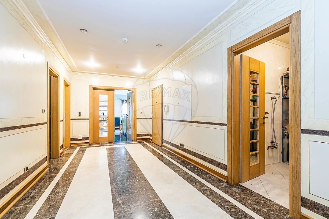 Apartamento T5 para Arrendamento em Sacavém e Prior Velho Foto 35