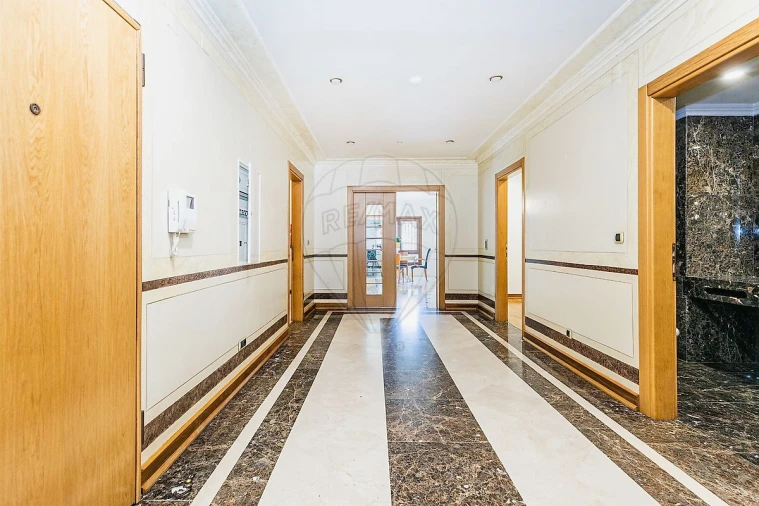 Apartamento T5 para Arrendamento em Sacavém e Prior Velho Foto 14