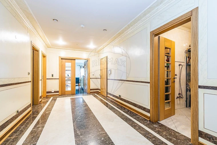 Apartamento T5 para Arrendamento em Sacavém e Prior Velho Foto 35