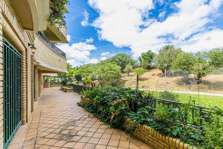Apartamento T5 para Arrendamento em Sacavém e Prior Velho Foto 40