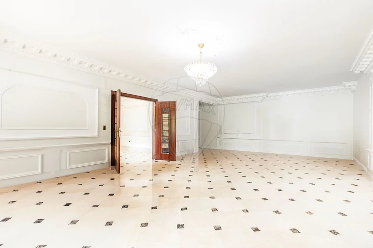Apartamento T5 para Arrendamento em Sacavém e Prior Velho Foto 16