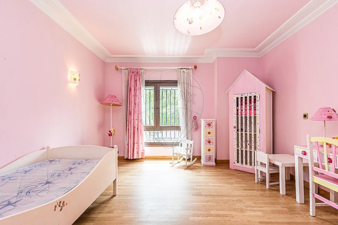 Apartamento T5 para Arrendamento em Sacavém e Prior Velho Foto 17