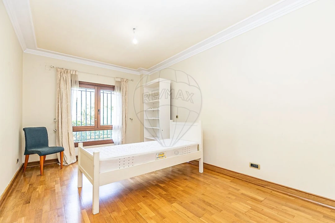 Apartamento T5 para Arrendamento em Sacavém e Prior Velho Foto 36