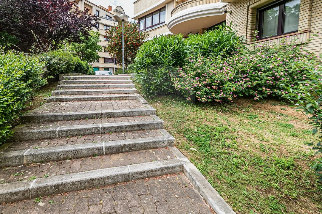 Apartamento T5 para Arrendamento em Sacavém e Prior Velho Foto 13