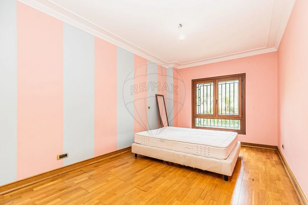 Apartamento T5 para Arrendamento em Sacavém e Prior Velho Foto 3