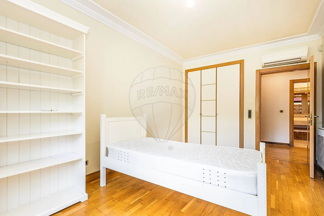 Apartamento T5 para Arrendamento em Sacavém e Prior Velho Foto 34