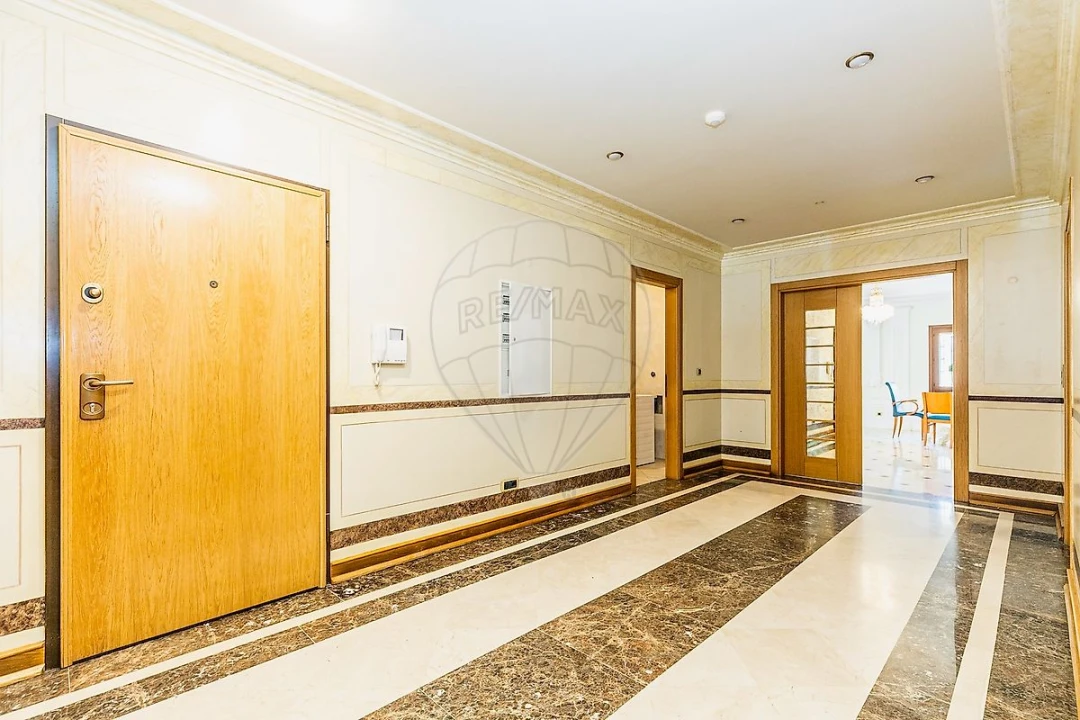 Apartamento T5 para Arrendamento em Sacavém e Prior Velho Foto 23