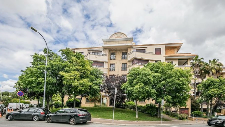 Apartamento T5 para Arrendamento em Sacavém e Prior Velho