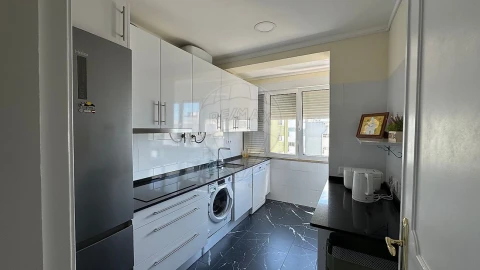 Apartamento T2 para Venda em Oeiras e São Julião da Barra, Paço de Arcos e Caxias