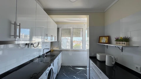 Apartamento T2 para Venda em Oeiras e São Julião da Barra, Paço de Arcos e Caxias