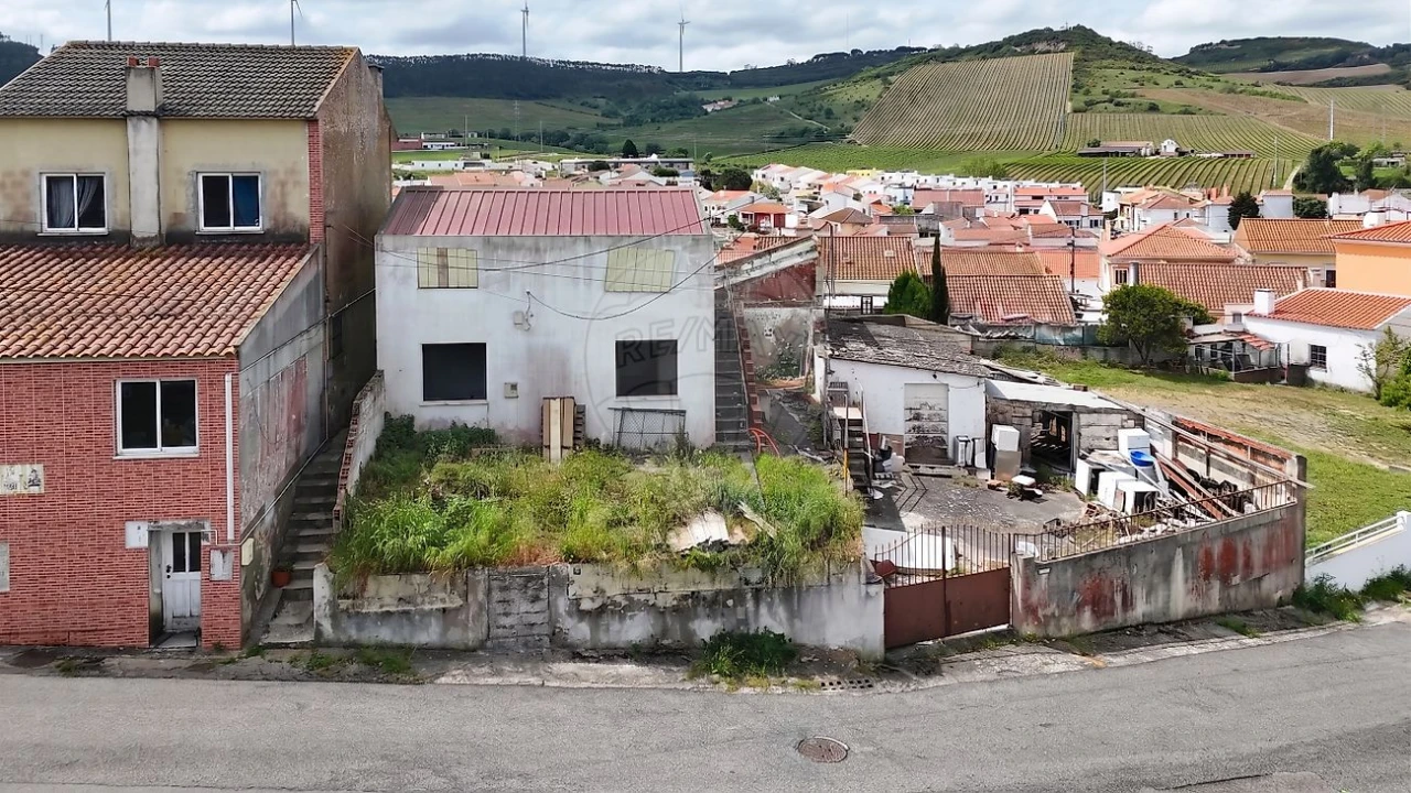 Moradia T2 para Venda em Santa Maria, São Pedro e Matacães Foto 1
