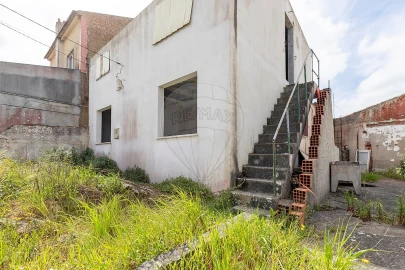 Moradia T2 para Venda em Santa Maria, São Pedro e Matacães