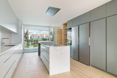 Moradia T4 para Venda em Carcavelos e Parede