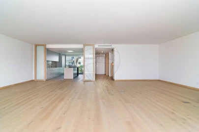 Moradia T4 para Venda em Carcavelos e Parede