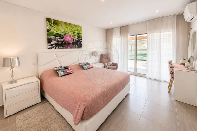 Moradia T4 para Venda em Vermelha