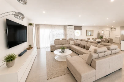 Moradia T4 para Venda em Vermelha