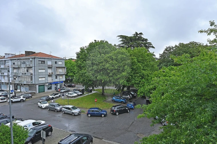 Apartamento T2 para Arrendamento em Paranhos Foto 9
