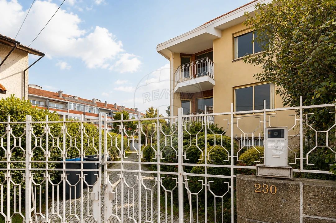 Moradia T4 para Venda em Aldoar, Foz do Douro e Nevogilde Foto 3