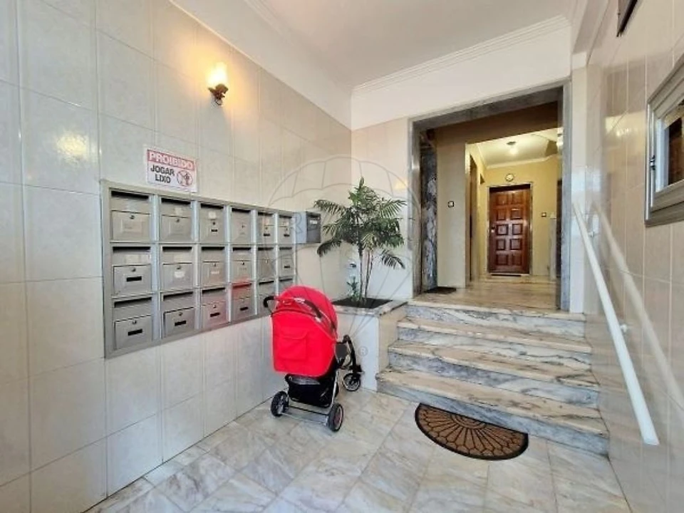 Apartamento T3 para Venda em Rio de Mouro Foto 4