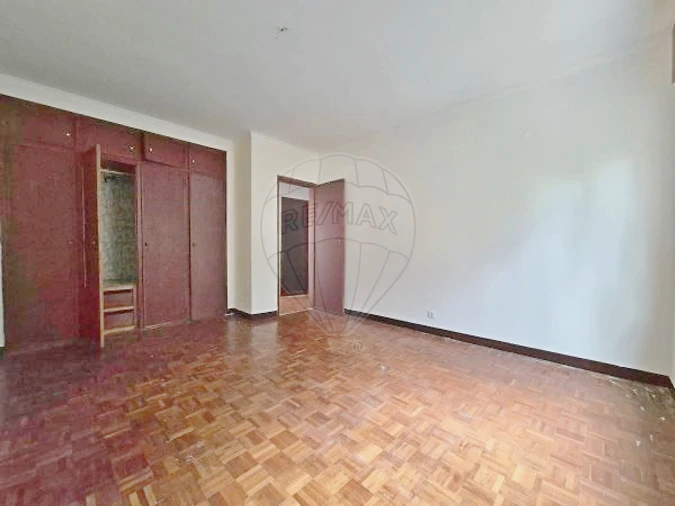 Apartamento T3 para Venda em Rio de Mouro Foto 9