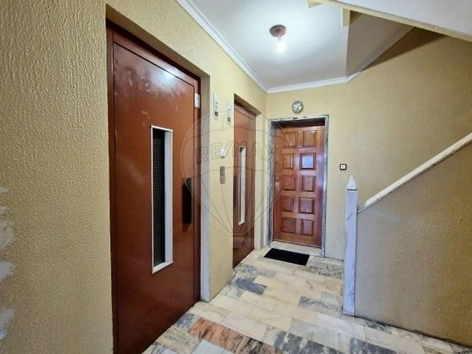 Apartamento T3 para Venda em Rio de Mouro Foto 3