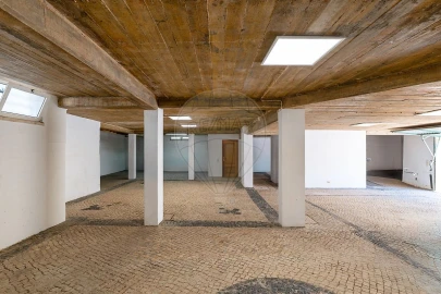 Moradia T5 para Venda em Carcavelos e Parede