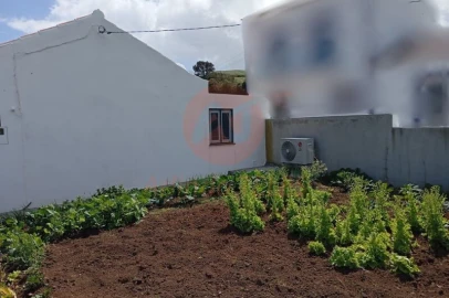 Moradia T3 para Venda em Praia da Vitoria (Santa Cruz)