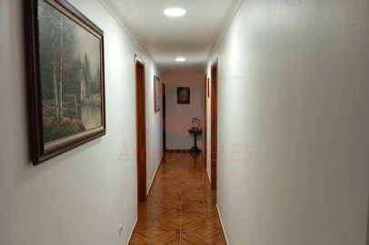 Moradia T3 para Venda em Praia da Vitoria (Santa Cruz)