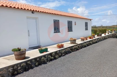 Moradia T3 para Venda em Praia da Vitoria (Santa Cruz)