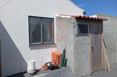 Moradia T3 para Venda em Praia da Vitoria (Santa Cruz)
