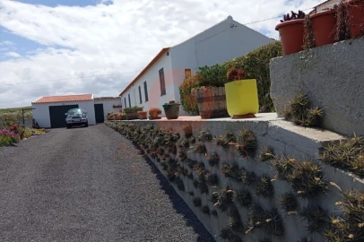 Moradia T3 para Venda em Praia da Vitoria (Santa Cruz)