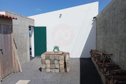 Moradia T3 para Venda em Praia da Vitoria (Santa Cruz)
