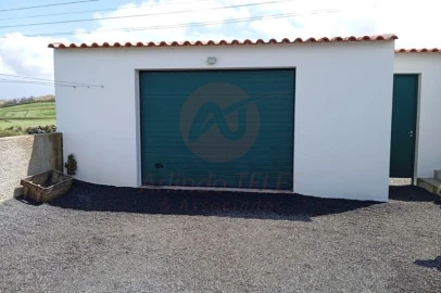 Moradia T3 para Venda em Praia da Vitoria (Santa Cruz)