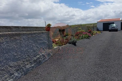 Moradia T3 para Venda em Praia da Vitoria (Santa Cruz)