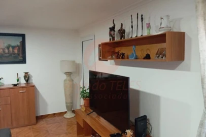Moradia T3 para Venda em Praia da Vitoria (Santa Cruz)