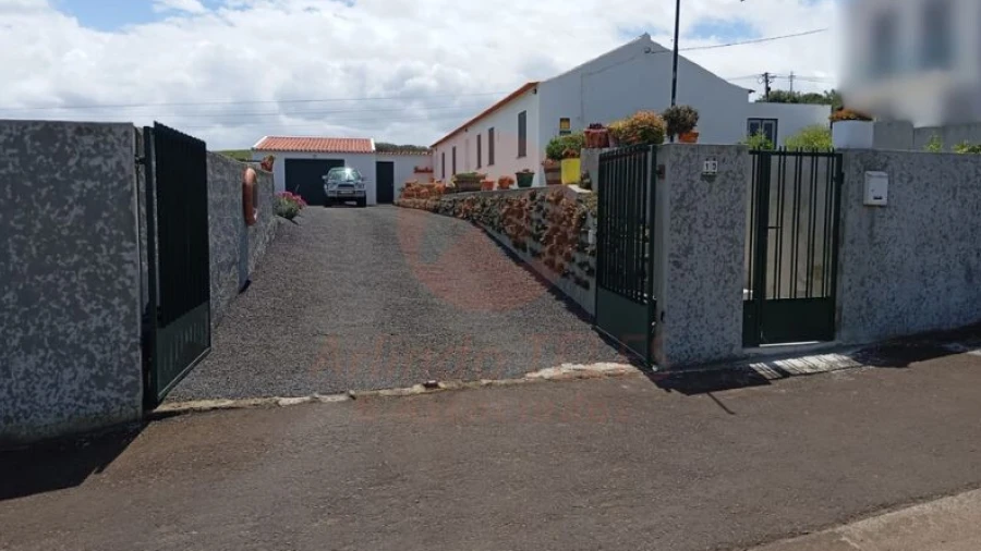 Moradia T3 para Venda em Praia da Vitoria (Santa Cruz)