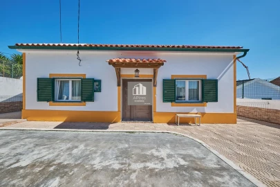 Moradia T3 para Venda em Charneca de Caparica e Sobreda