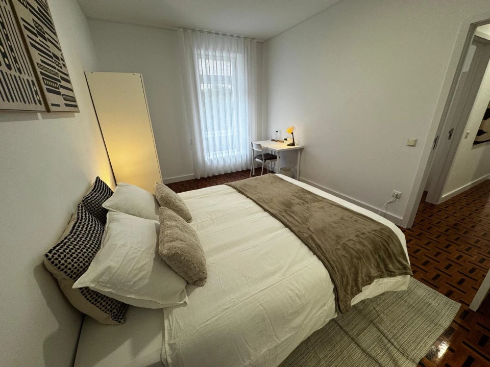 Quarto para Arrendamento em Oliveira, São Paio e São Sebastião Foto 2