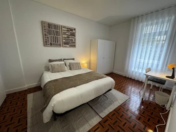 Quarto para Arrendamento em Oliveira, São Paio e São Sebastião