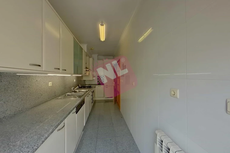Apartamento T1 para Arrendamento em Lumiar Foto 8