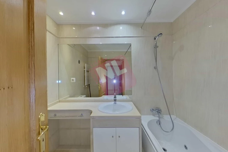 Apartamento T1 para Arrendamento em Lumiar Foto 11