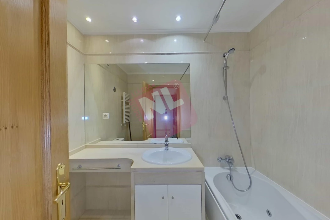 Apartamento T1 para Arrendamento em Lumiar Foto 11