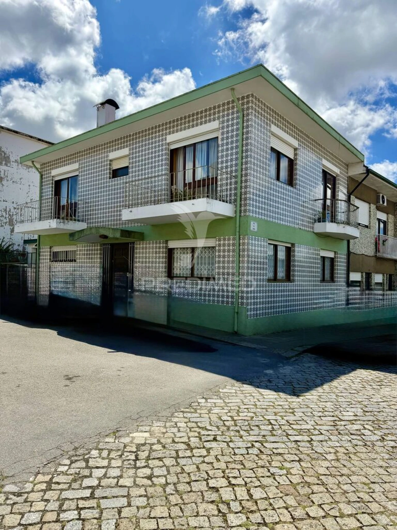 Moradia T4 para Venda em Oliveira do Douro Foto 1