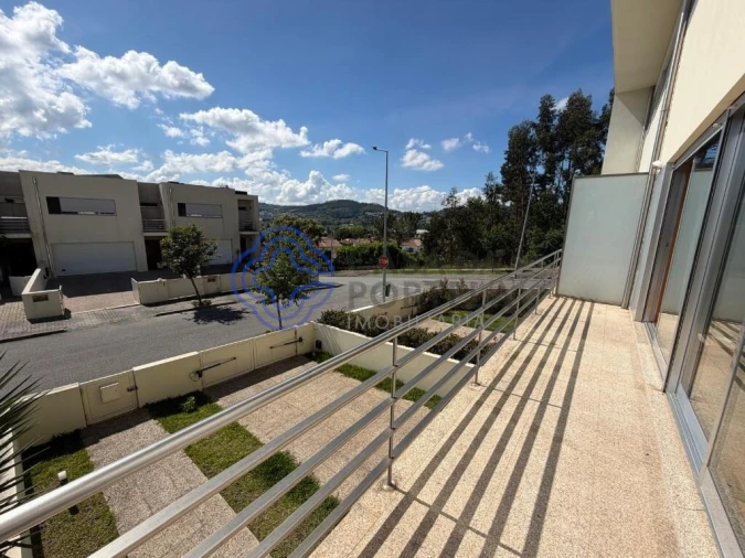 Moradia T3 para Venda em Creixomil Foto 12