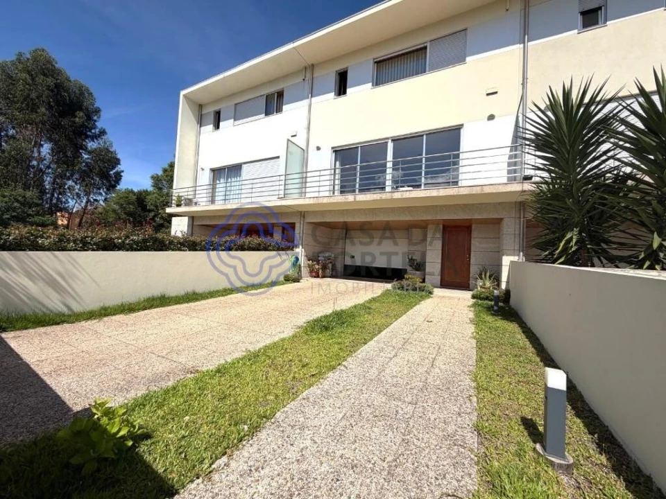 Moradia T3 para Venda em Creixomil Foto 1