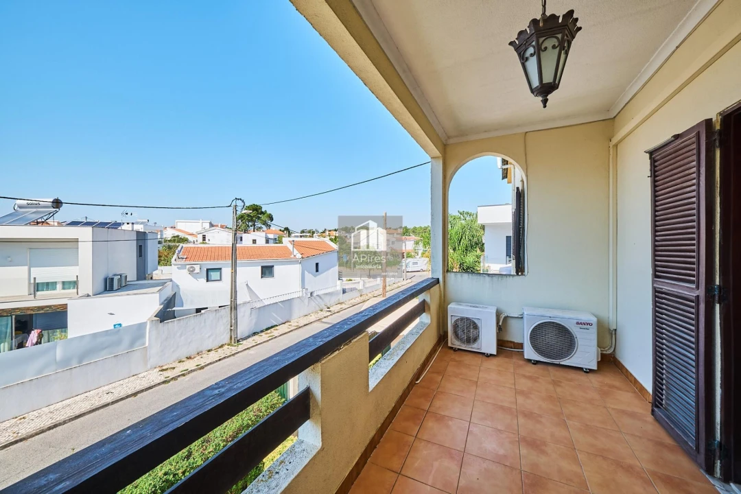 Moradia T5 para Venda em Charneca de Caparica e Sobreda Foto 33