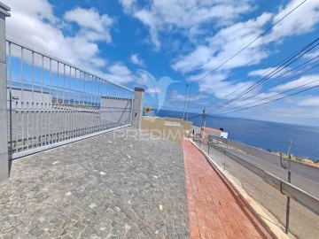 Moradia T3 para Venda em Santa Cruz
