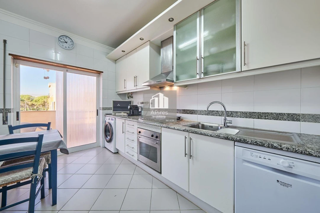 Apartamento T2 para Venda em Costa da Caparica Foto 17