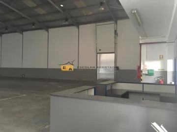 Armazém para Arrendamento em Moreira