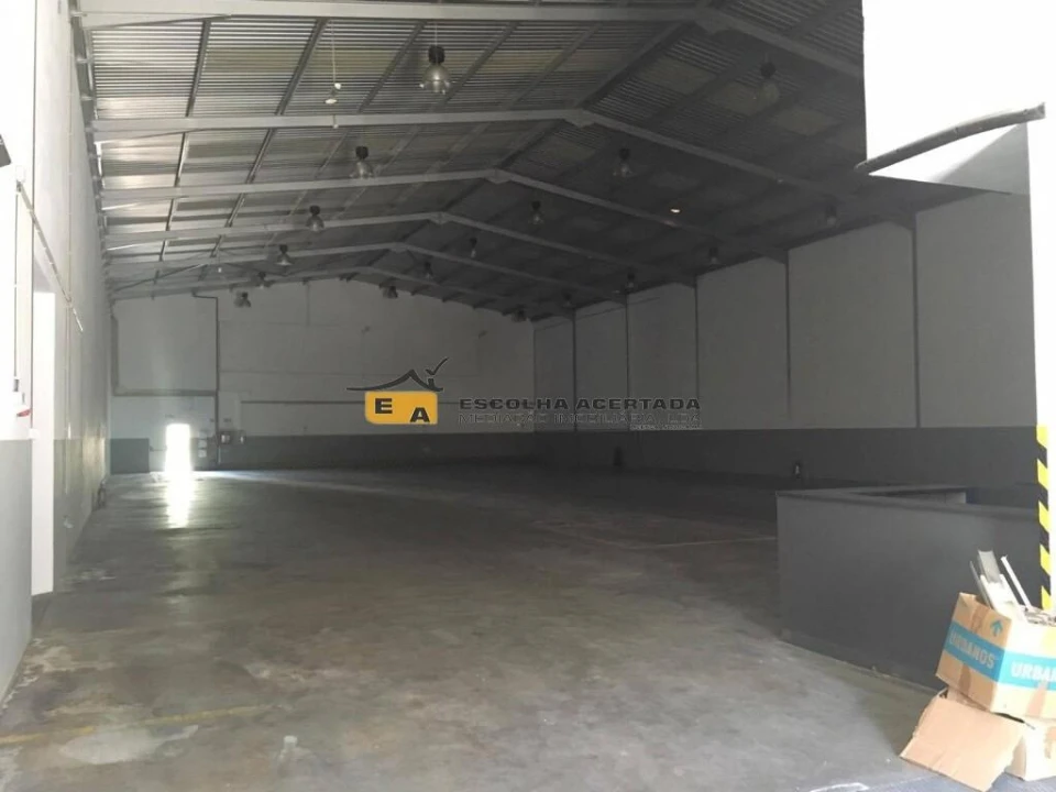 Armazém para Arrendamento em Moreira Foto 1